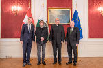 Stehend von links in der Grazer Burg: Superintendent Wolfgang Rehner, Frank Moritz-Jauk (Evangelisch-Methodistische Kirche), Stadtpfarrpropst Christian Leibnitz und LH Hermann Schützenhöfer.