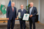 Großes Goldenes Ehrenzeichen des Landes Steiermark mit dem Stern an Bischof Michael Chalupka überreicht © Land Steiermark/Robert Binder; Verwendung bei Quellenangabe honorarfrei