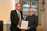 LH Christopher Drexler und Kristian Kristoferitsch stehend nebeneinander in der Aula der Alten Universität