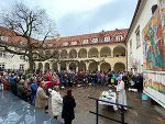 Rückblick auf die Osterspeisensegnung am 8.4.2023 im Schlosshof © St. Martin