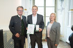 Landeshauptmann Christopher Drexler, Sportunion Steiermark-Geschäftsführer Markus Pichler und die Nationalratsabgeordnete Verena Nussbaum (v.l.) bei der Überreichung des Goldenen Ehrenzeichens des Landes Steiermark. Landeshauptmann Christopher Drexler, Sportunion Steiermark-Geschäftsführer Markus Pichler und die Nationalratsabgeordnete Verena Nussbaum (v.l.) bei der Überreichung des Goldenen Ehrenzeichens des Landes Steiermark.