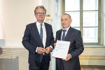 LH Christopher Drexler gratuliert Medizinalrat Gernot Seggl. LH Christopher Drexler gratuliert Medizinalrat Gernot Seggl.