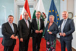 Europalandesrat Werner Amon, Außenminister Alexander Schallenberg, Landeshauptmann Christopher Drexler, Prinzessin Maria Pia Kothbauer (Botschafterin des Fürstentums Liechtenstein) und Landeshauptmann-Stellvertreter Anton Lang (v.l.) in der Aula der Alten Universität.