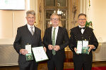 LH Christopher Drexler überreichte Harald Kainz (l.) und Wilfried Eichlseder (r.) das Große Goldene Ehrenzeichen des Landes Steiermark