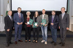 Christian Purrer (ASVÖ), LR Karlheinz Kornhäusl, Josefine Waldhauser, Katrin Ofner, Michael Scheikl, Klubobmann Hannes Schwarz, 3. Landtagspräsident Gerald Deutschmann (v.l.) © Land Steiermark/ Binder