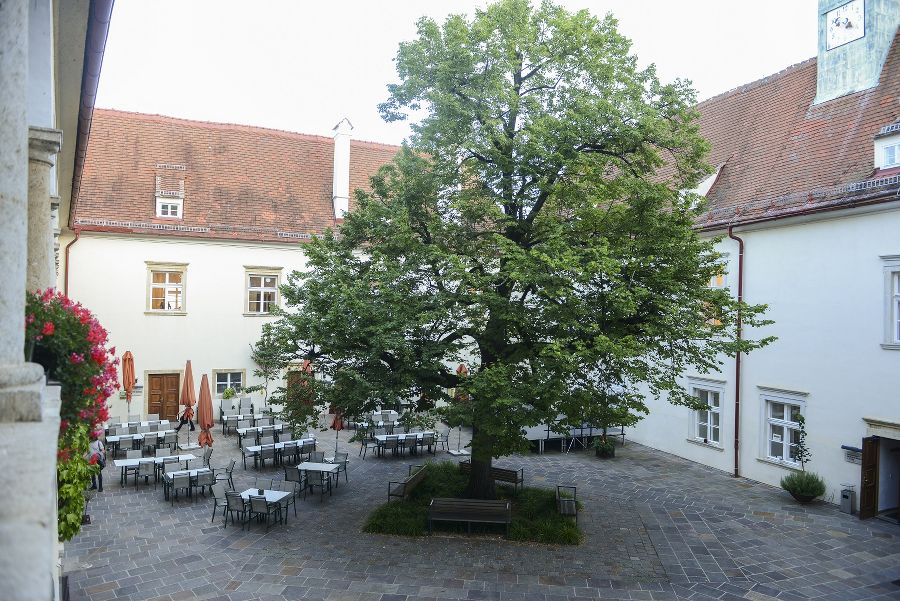 Der Schlosshof