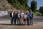 LH-Stv. Anton Lang (3.v.l.), LAbg. Michaela Grubesa (l. neben Lang) und Bgm. Thomas Reingruber (r. neben Lang) freuen sich über gelungene Sanierungen. © Land Steiermark