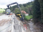 Schweres Gerät war an der B 317 im Einsatz, um die Sicherungsarbeiten umzusetzen. © A16