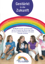 Fünf Kinder sitzend am Boden, über ihnen ein Regenbogen.