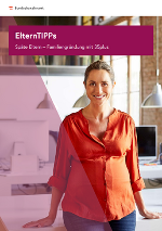 Titelbild: Schwangere Frau mit oranger Bluse lehnt gegen einen Schreibtisch