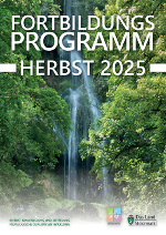 Das Cover des Fortbildungsprogramms. Es zeigt einen Wasserfall. 